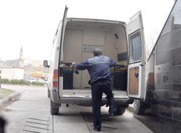 Condamnaţi la închisoare, prinşi de poliţiştii constănţeni
